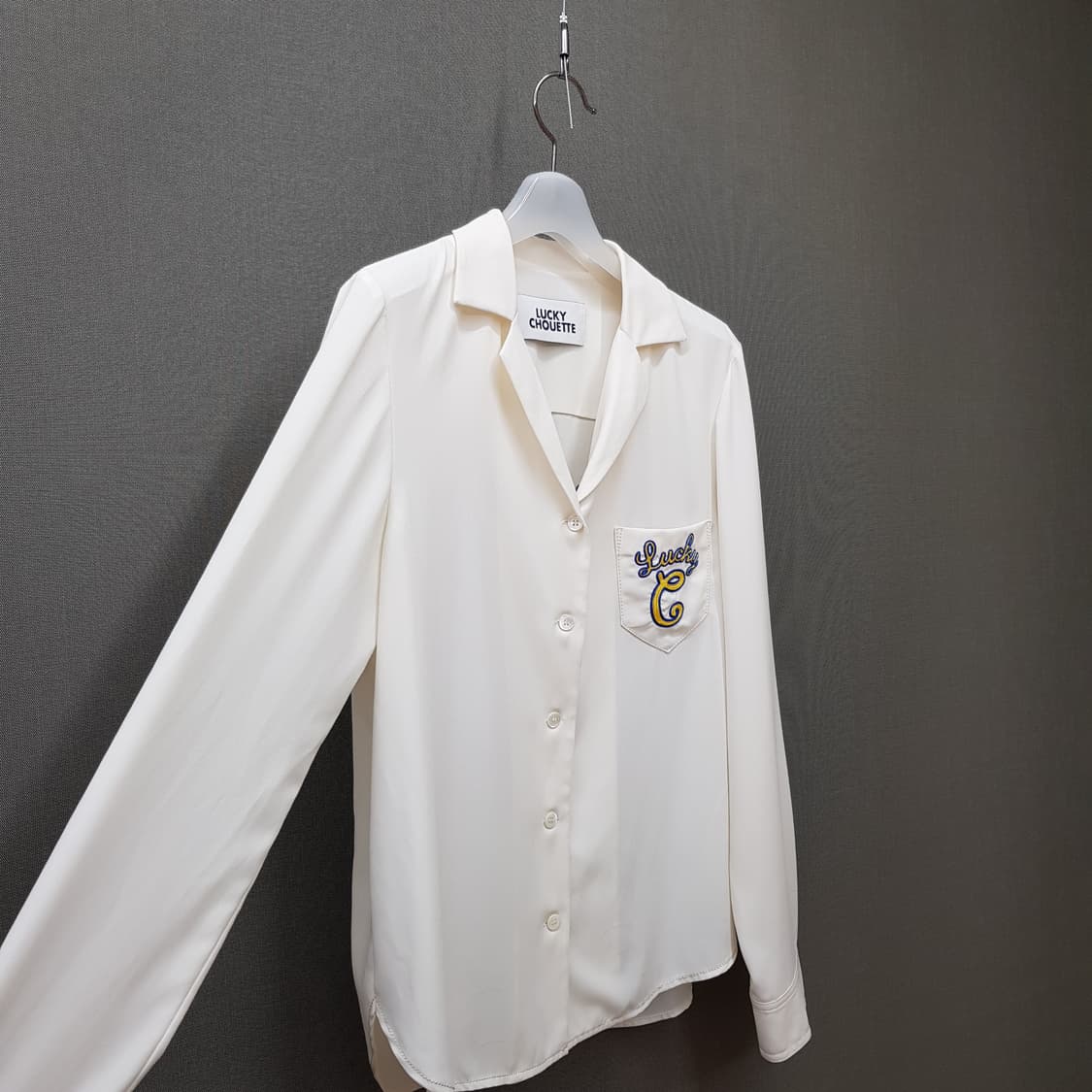 LUCKY CHOUETTE 럭키슈에뜨 자수 포인트 셔츠 36사이즈 상품이미지3
