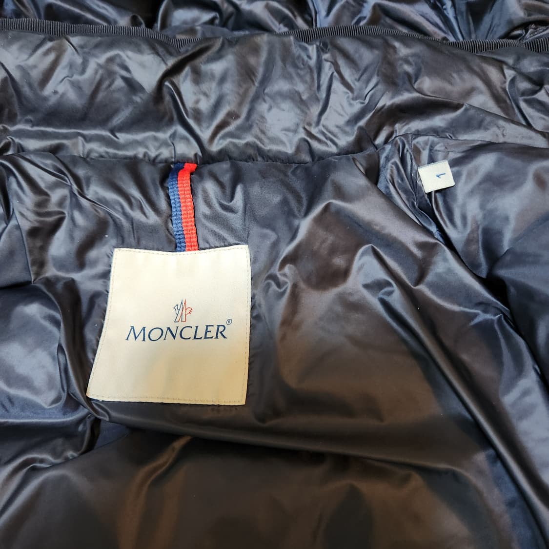 [정품]몽클레어 헤르민 패딩 네이비/블랙 1 (여성용) 새상품급 한정판 상품이미지5