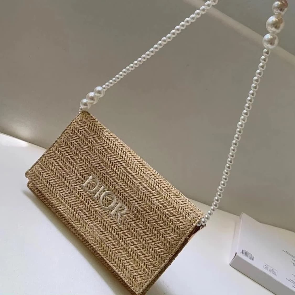 디올 라탄 진주 클러치백 상품이미지3