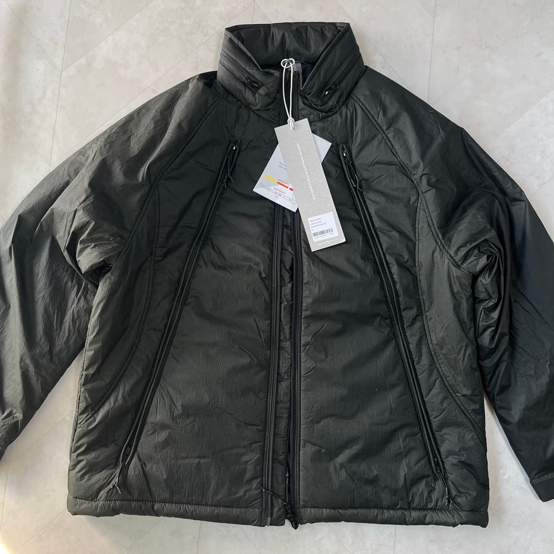 새상품)언어펙티드 패디드 오블리크 집 점퍼 크랙그린 상품이미지5