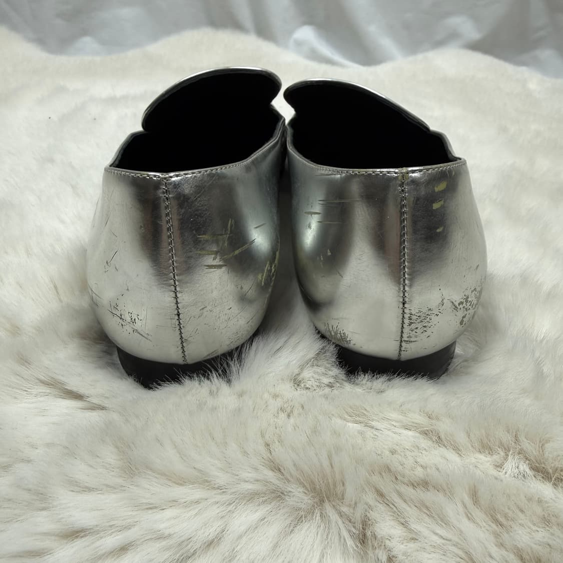 (37) 구찌 우먼스 메탈릭 실버 로퍼 상품이미지5