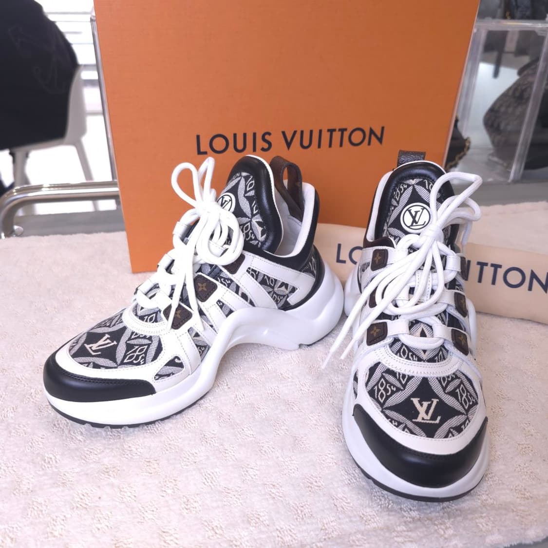 [중고/정품] 루이비통 LV 아치라이트 스니커즈 Since 1854 상품이미지1