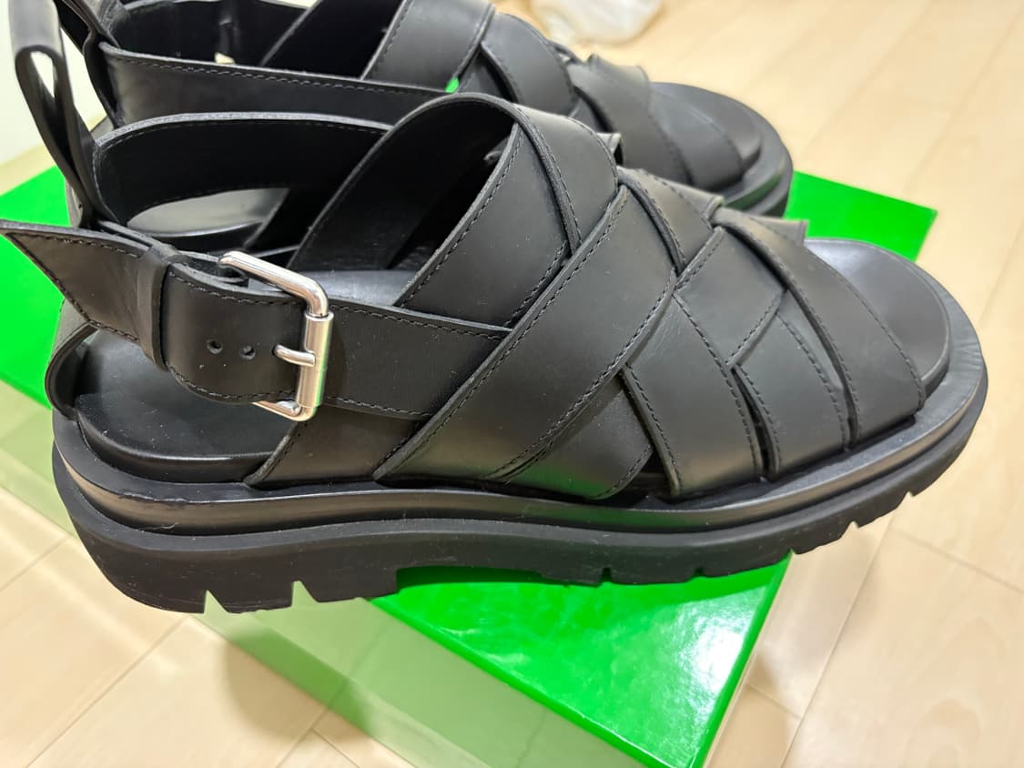 보테가베네타 러그 스트랩 가죽 샌들 블랙 43사이즈 상품이미지3