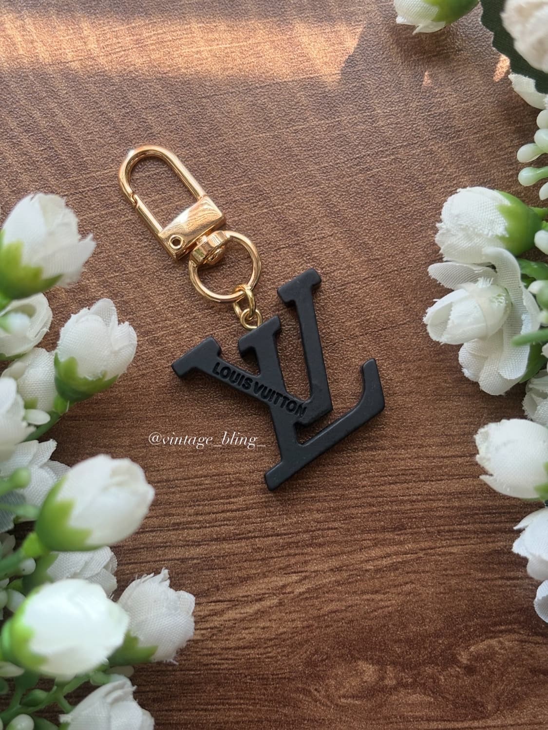루이비통 블랙 로고 백참 키링 키체인 상품이미지1