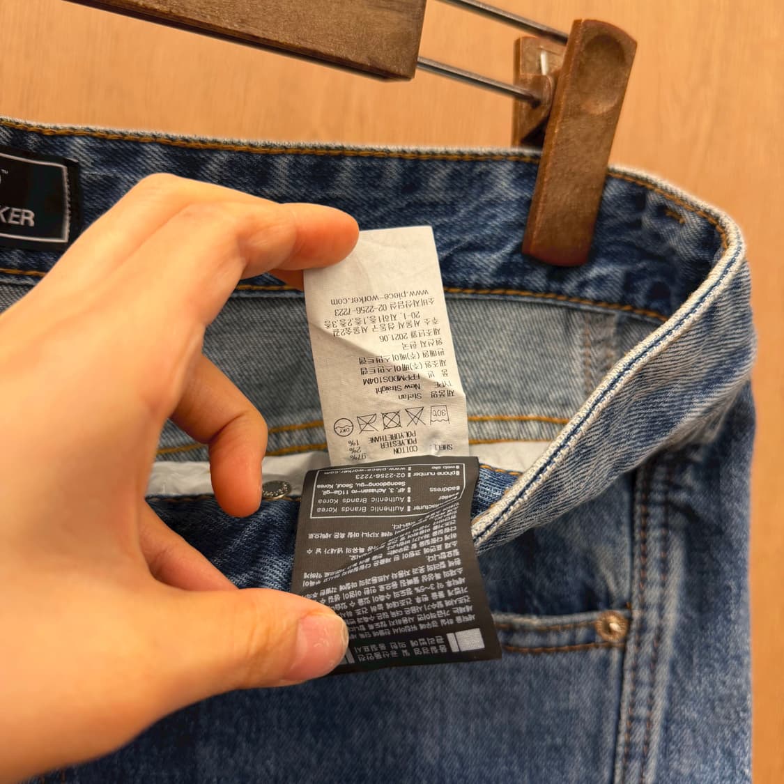 피스 워커 X 이스코 워싱 데님 팬츠 로고 패치 디테일 레귤러핏 중청 상품이미지8