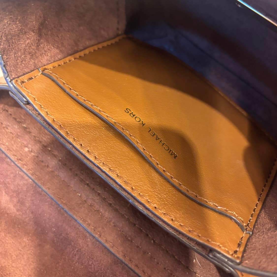 정품 마이클코어스 가죽 크로스백    상품이미지10