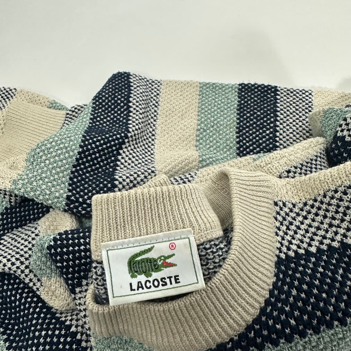 M 100 라코스테 단가라 루즈핏 라운드면니트 상품이미지3