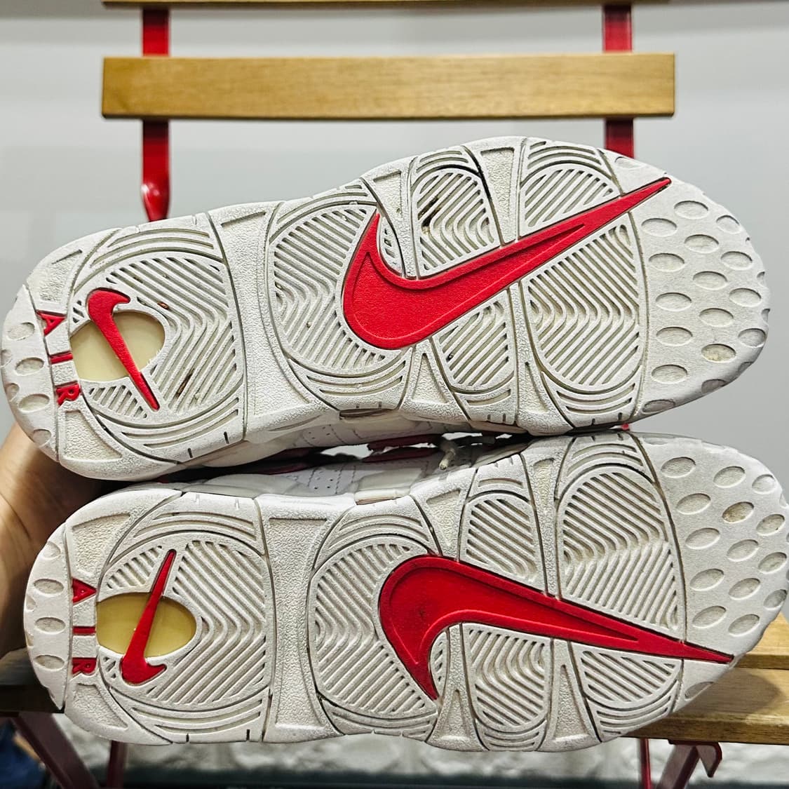 250) 나이키 운동화 남여공용 신발 에어 모어 업템포 흰빨 상품이미지5