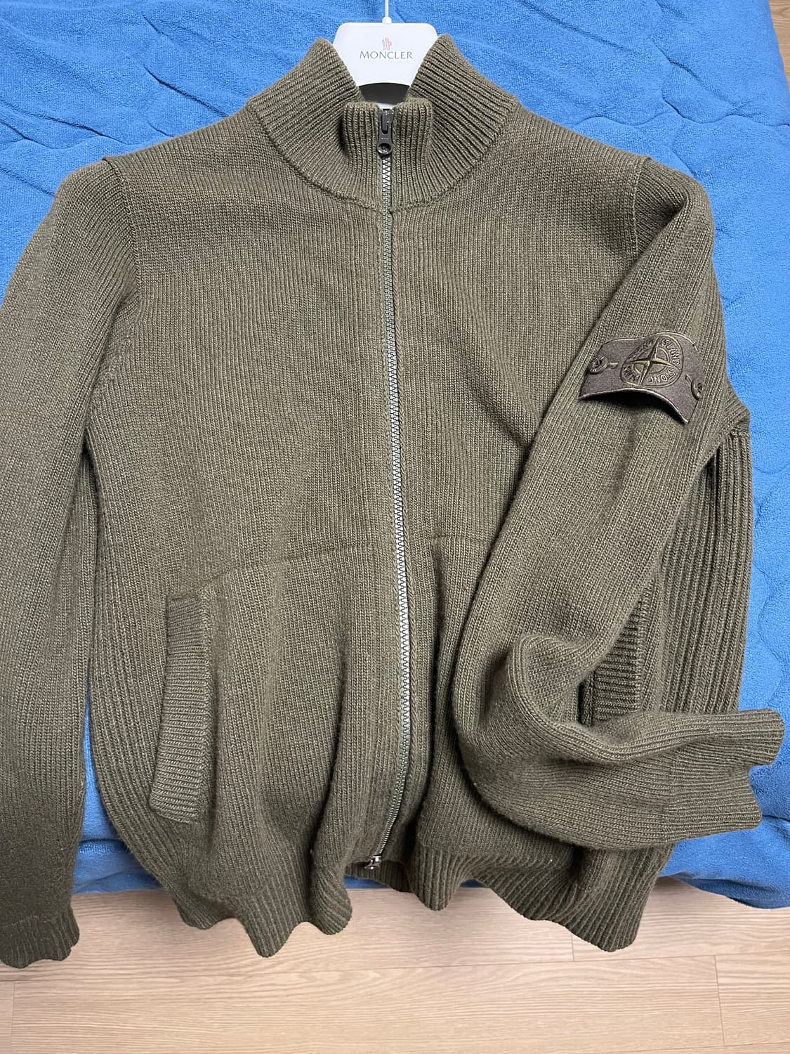 스톤아일랜드 고스트피스 카키니트집업 상품이미지1