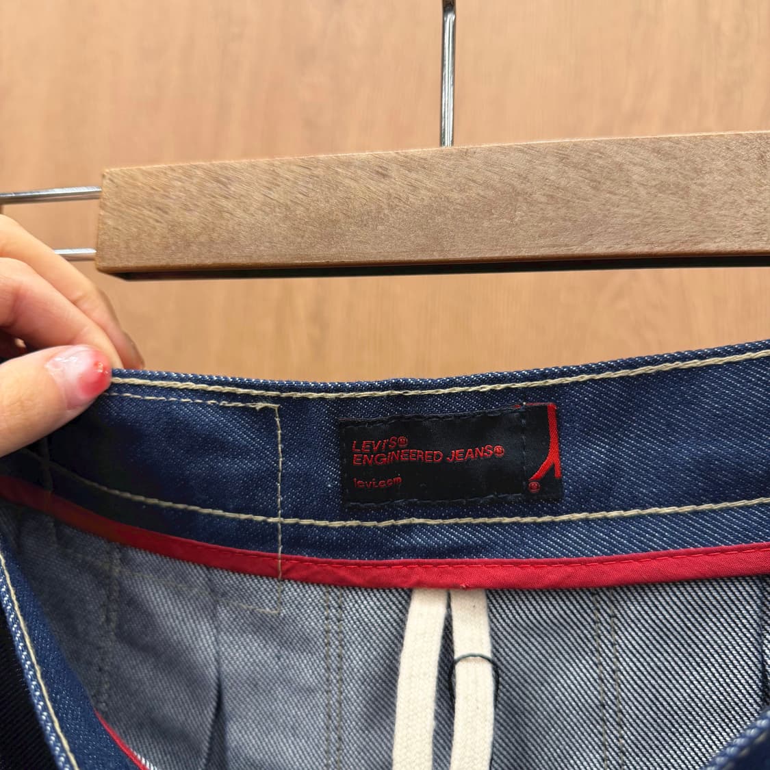 리바이스 엔지니어드진 데님 미디 스커트 백 플리츠 디테일 A라인 중청 상품이미지7