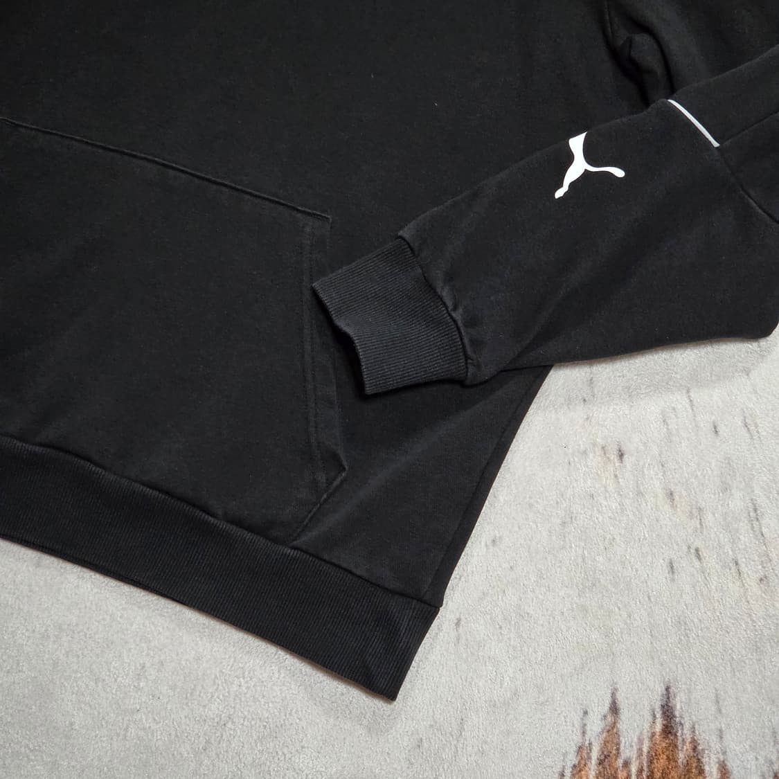 퓨마 로고 사이드 라인 블랙 후드티 상품이미지3