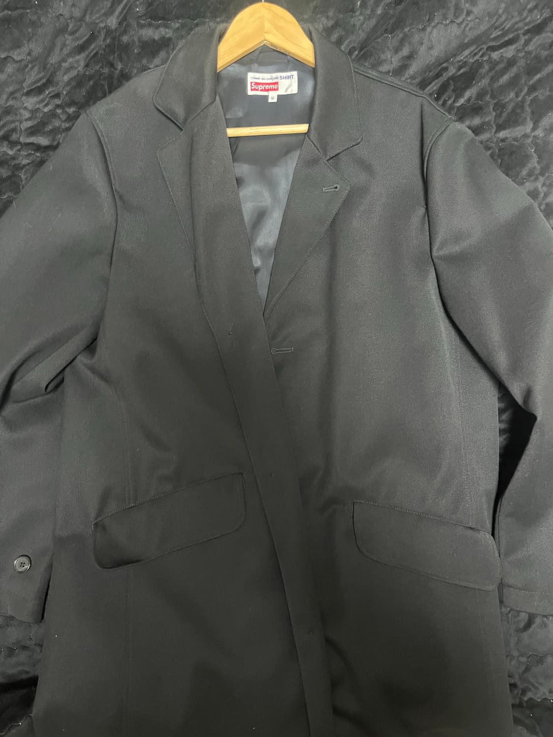 [M] 슈프림 x 꼼데가르송 18AW 스플릿 로고 코트 블랙 상품이미지2
