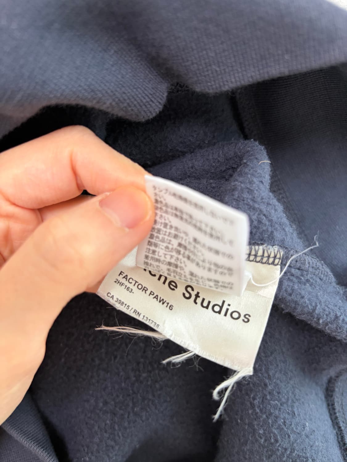 아크네 스웻셔츠 네이비 상품이미지4