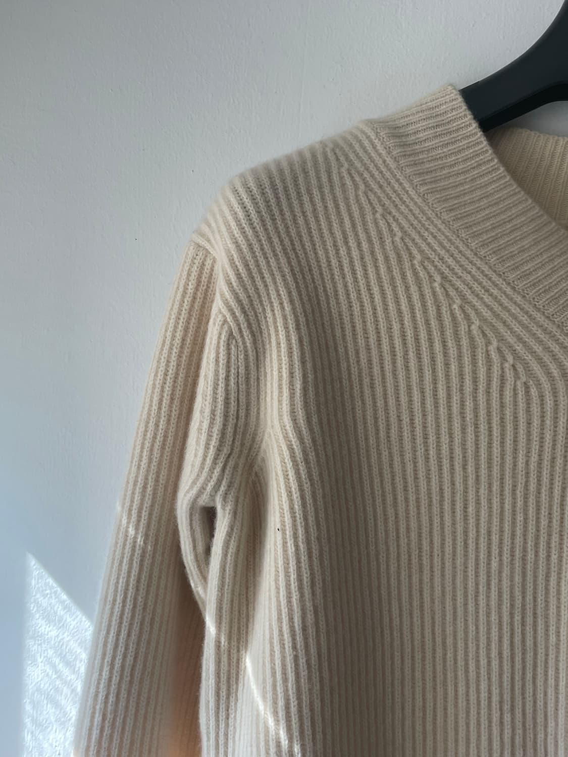 라벨 아카이브 메리노 파인울 브이넥 니트 크림(1) 새상품(내용필) 상품이미지3