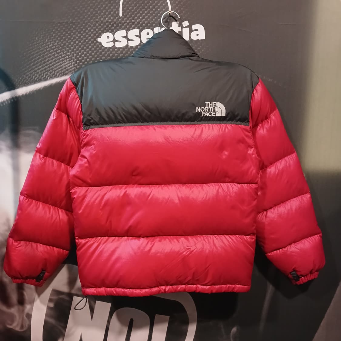 노스페이스 700 눕시 패딩 블랙/레드 상품이미지2