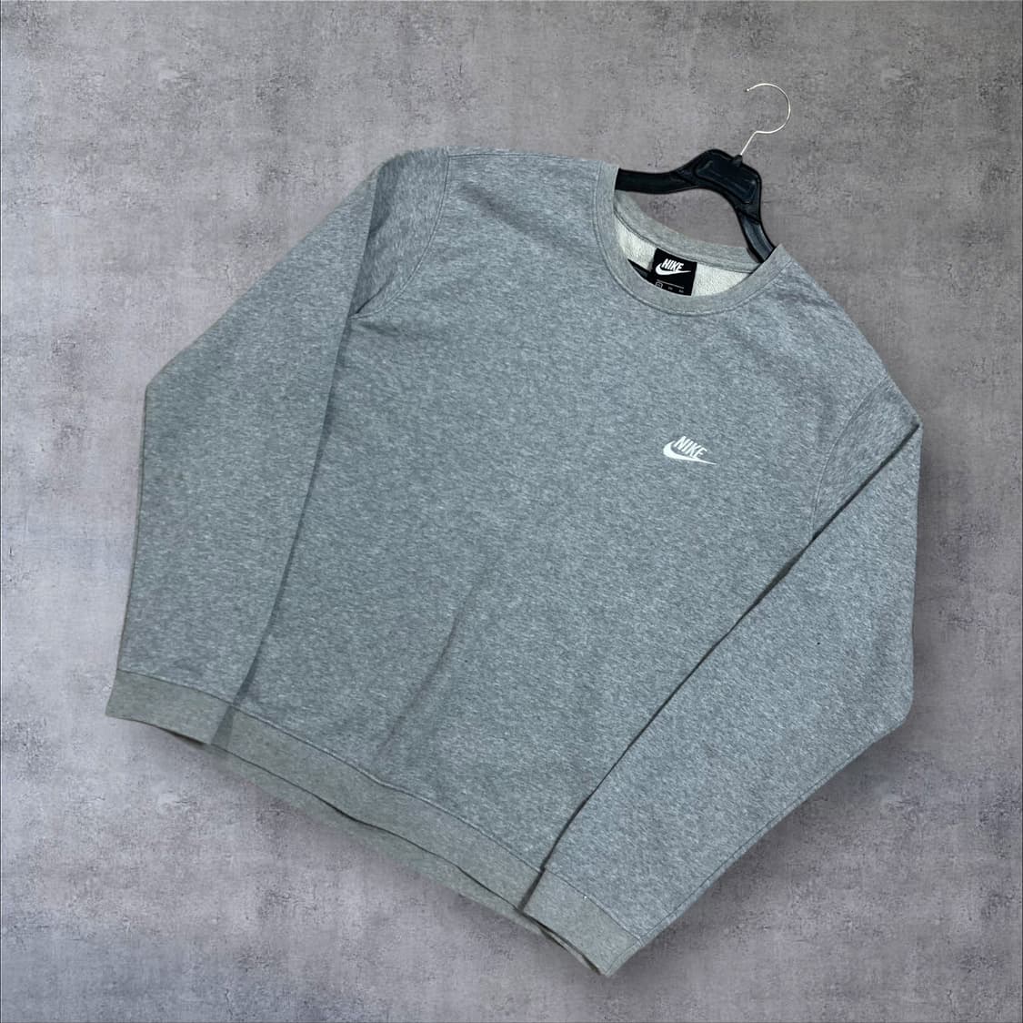 나이키 퓨추라 스몰 로고 그레이 미니멀 맨투맨 상품이미지1