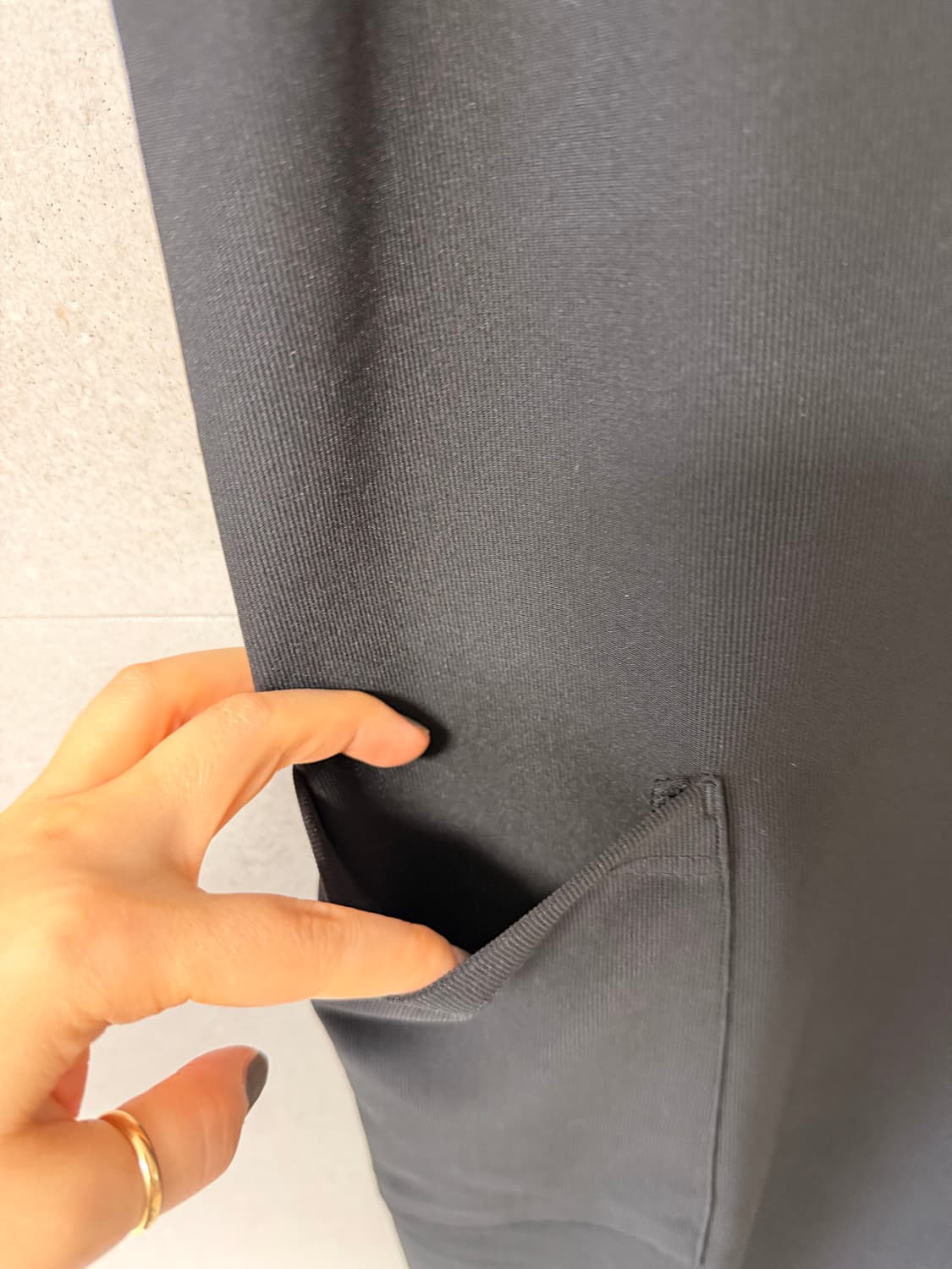 블랙 브이넥 롱 원피스 포켓 상품이미지3