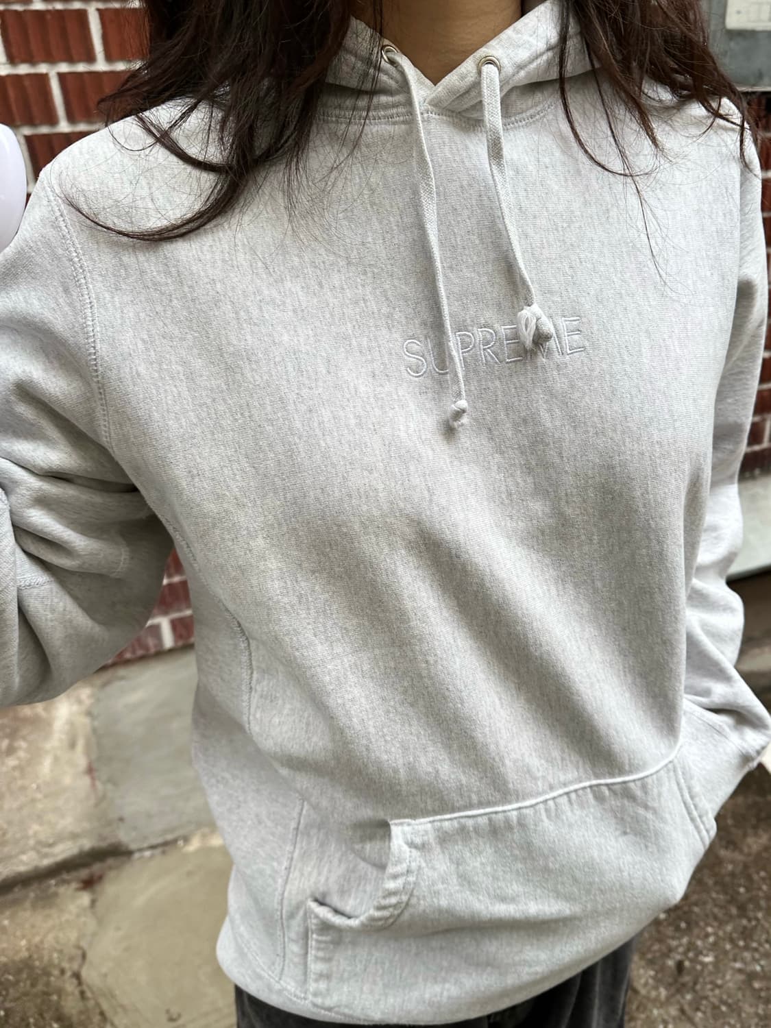 벨벳 스카쟌 슈프림 후드티 흑청 카고 팬츠 코디세트 상품이미지8