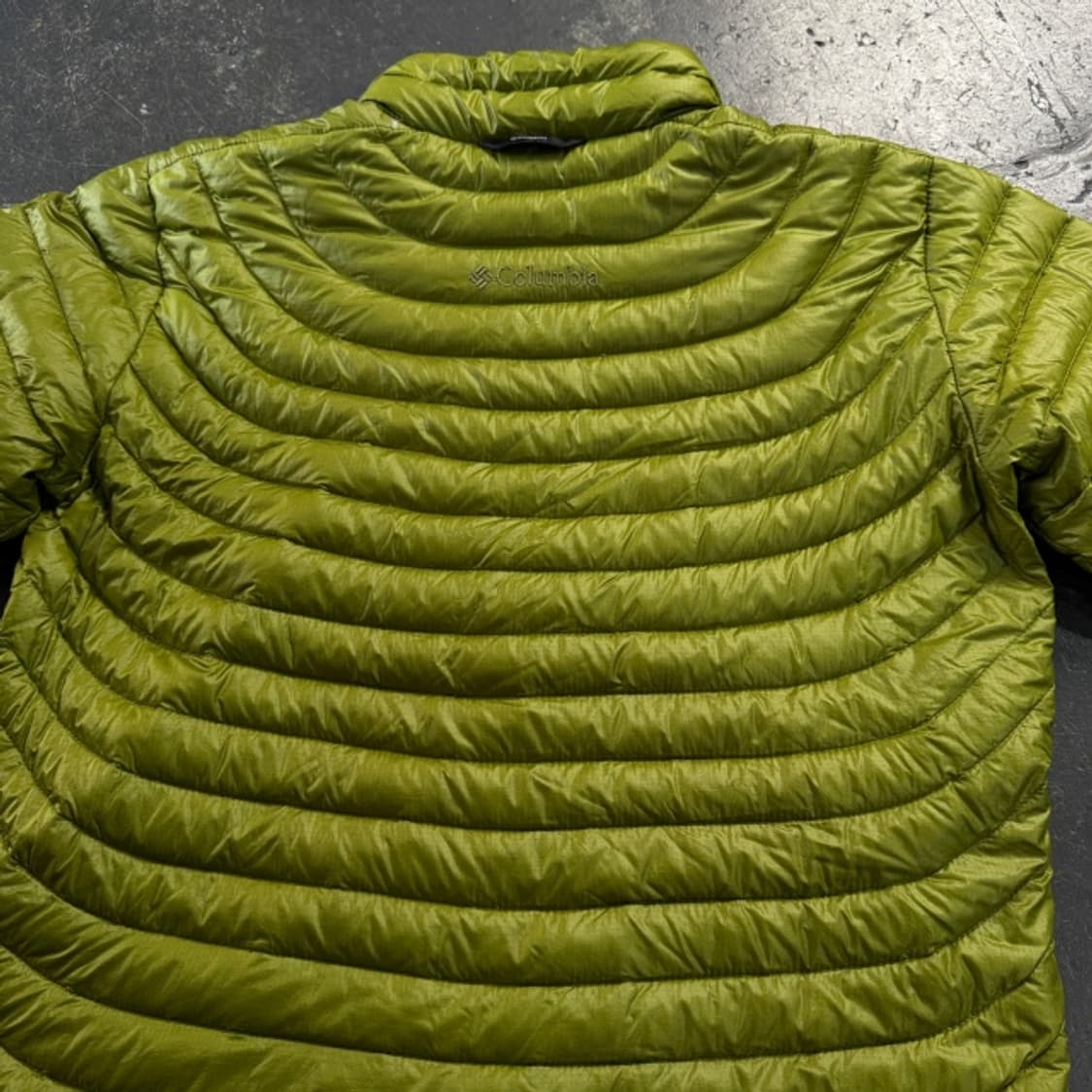 100 콜럼비아 경량패딩  상품이미지6