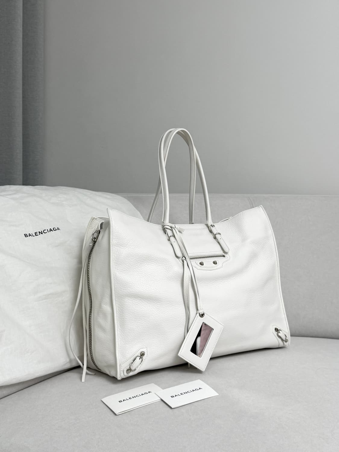 발렌시아가 파피에르 A4 짚 어라운드 쇼퍼백 상품이미지4