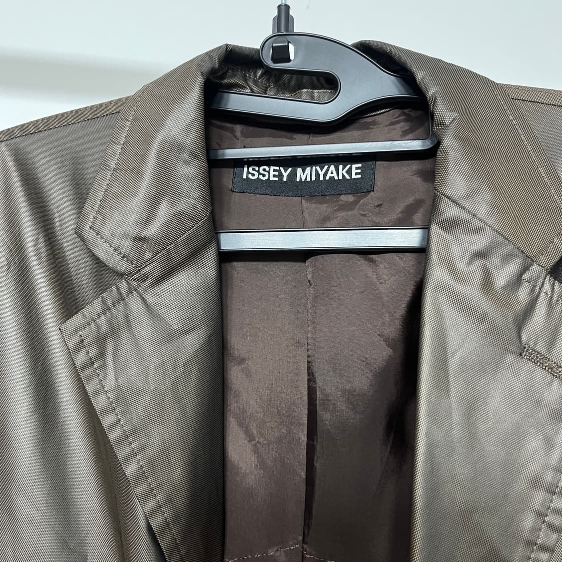 이세이 미야케 3버튼 나일론 재킷 브라운 상품이미지3