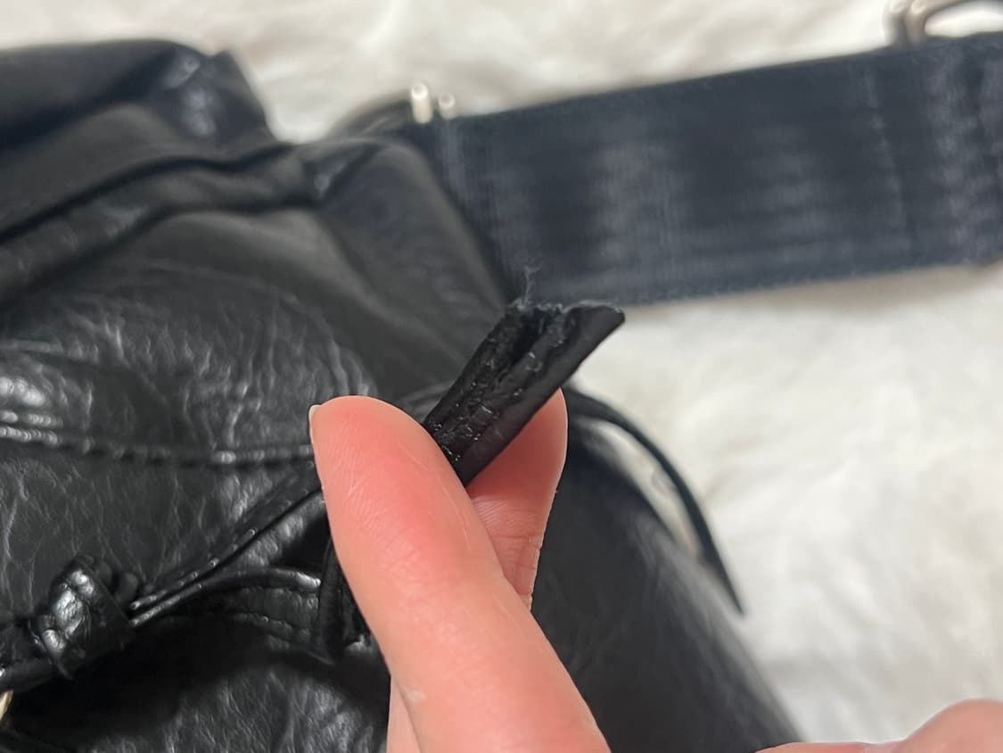 이우가마카라스 스터드 레더 숄더백 블랙(리뉴얼 전) 상품이미지5