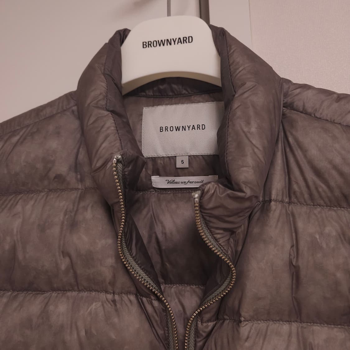 [5] 브라운야드 다운베스트 패딩 조끼 올리브그레이 상품이미지3