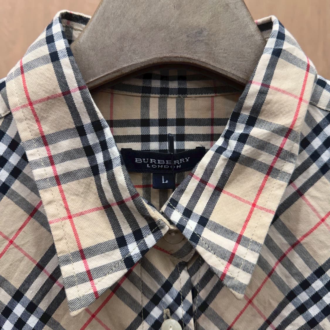 버버리 런던 코튼 셔츠 노바 체크 패턴 로고 자수 디테일 슬림핏 베이지 상품이미지6