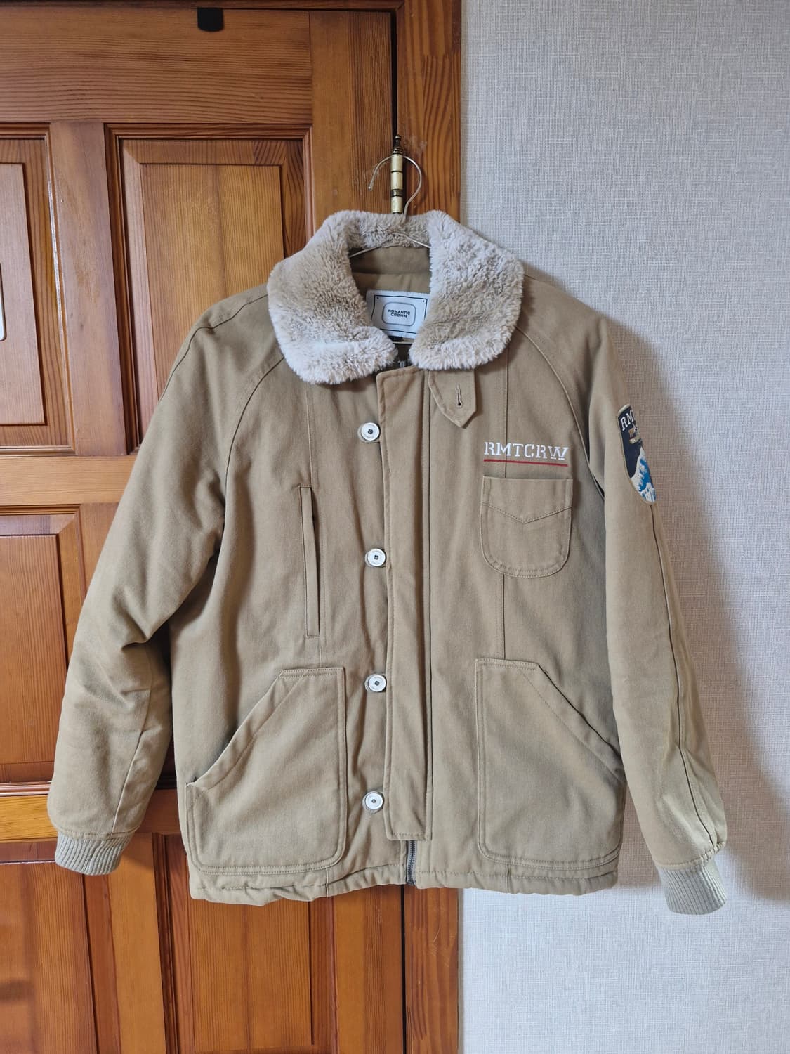 로맨틱크라운 넥카라 퍼 항공점퍼 베이지 L 상품이미지1