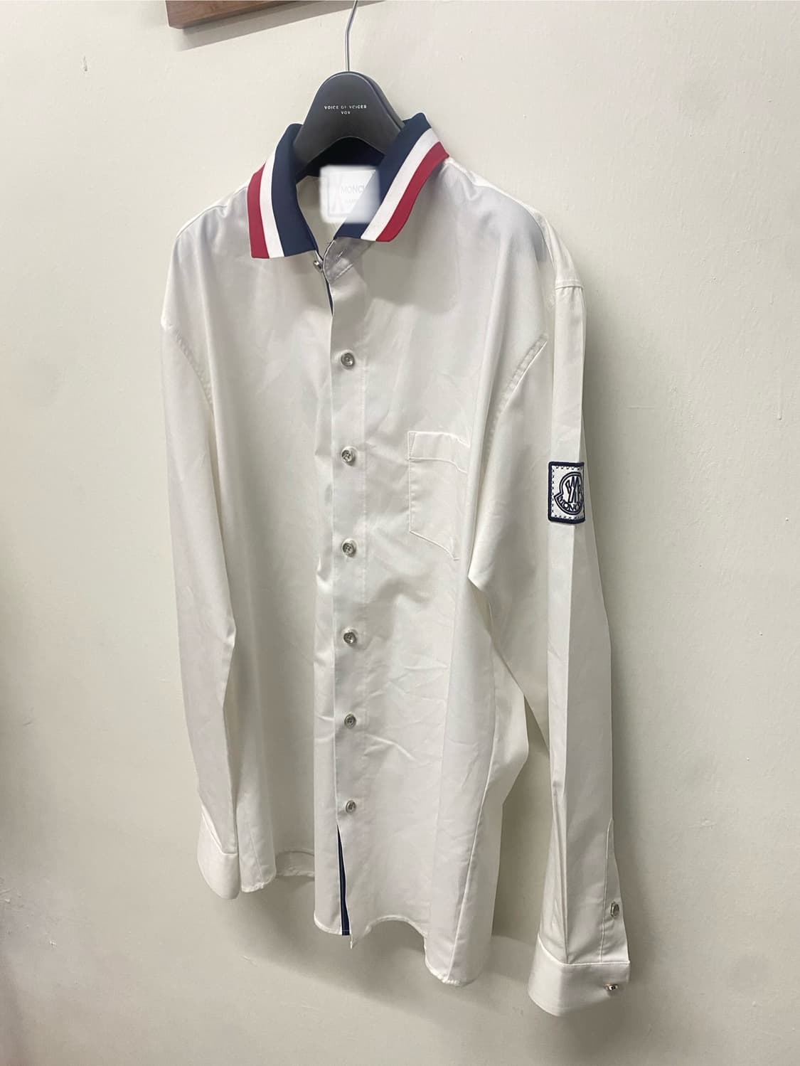 새상품 몽클레어 화이트 남성 셔츠 XL 상품이미지3