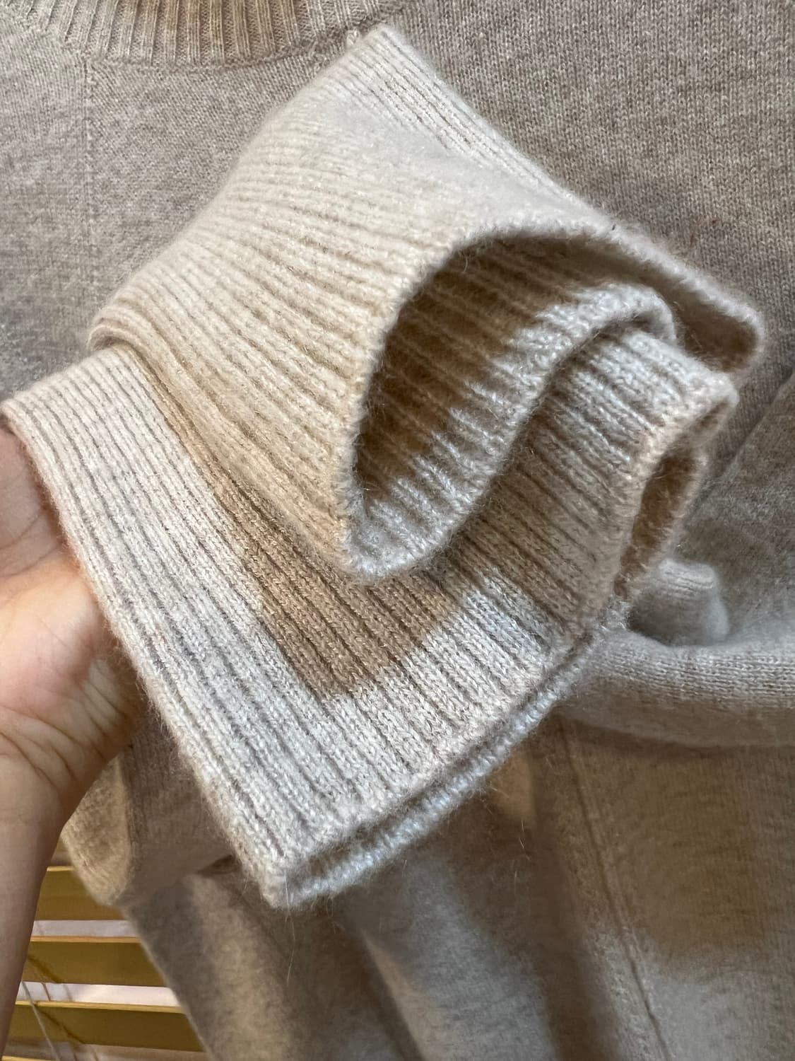 손정완 여성 오트밀베이지 캐시미어100니트 터틀넥니트  상품이미지4