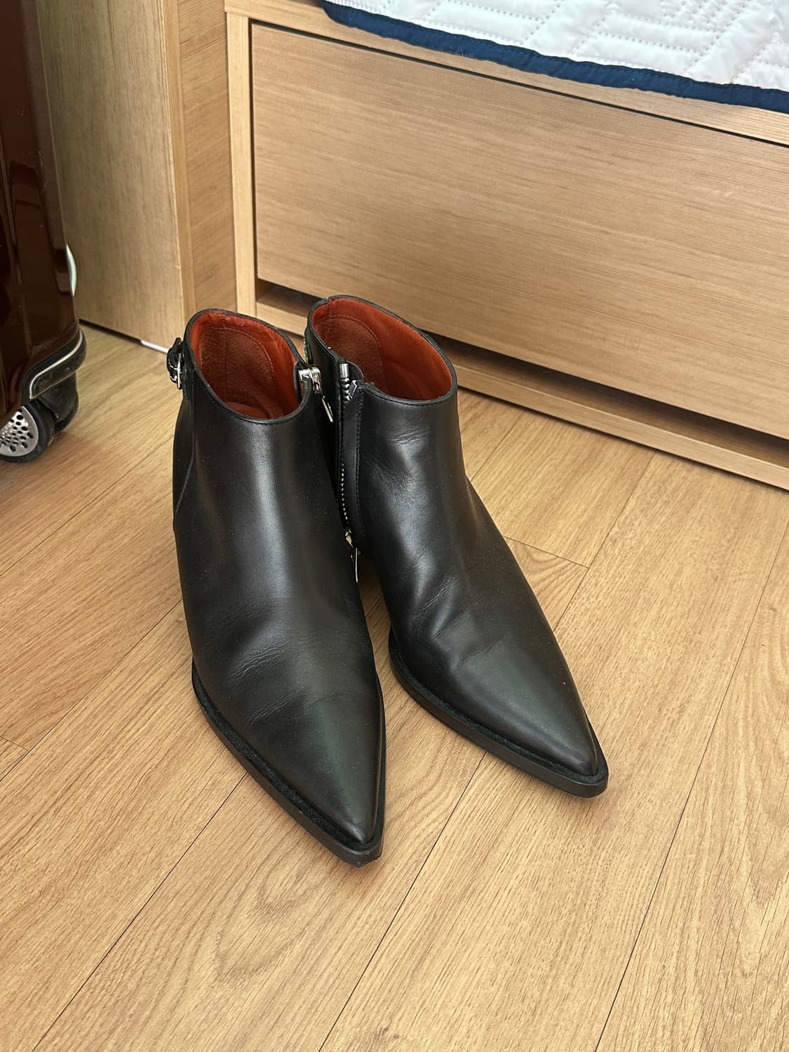 아크네 스튜디오 레더 앵클 부츠 상품이미지2