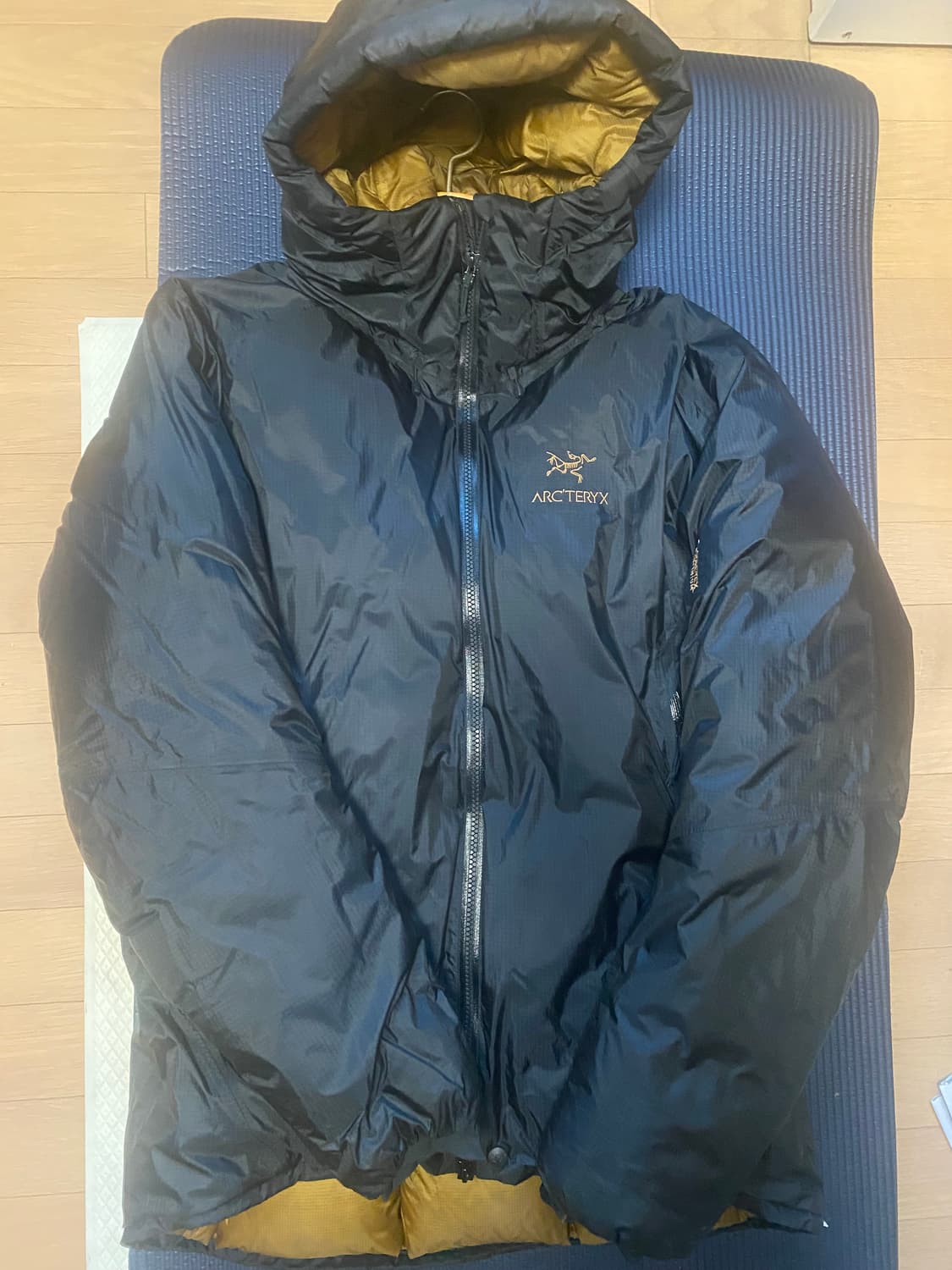 아크테릭스 패딩 파이어비 AR 24K 블랙 M사이즈 팝니다 교환가능 상품이미지1