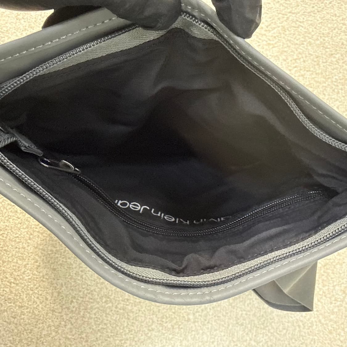 새상품 켈빈클라인 크로스백 0223T 상품이미지3