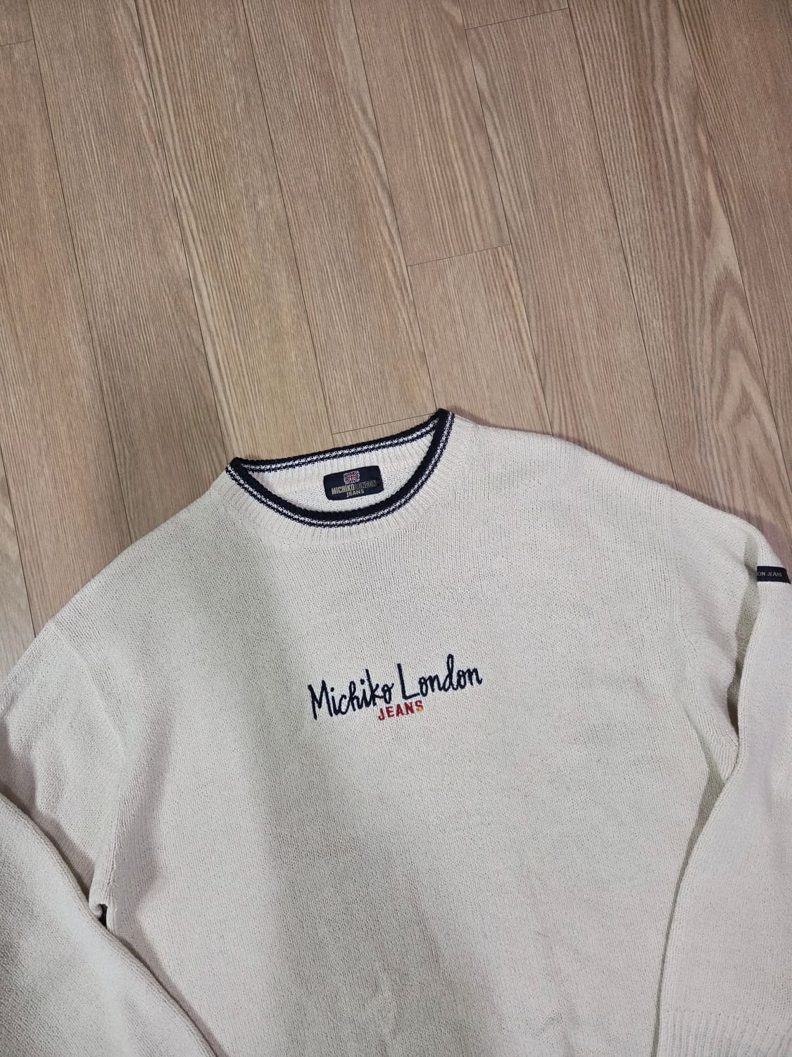 MICHIKO LONDON 크림 화이트 스프링 라운드 니트 상품이미지2