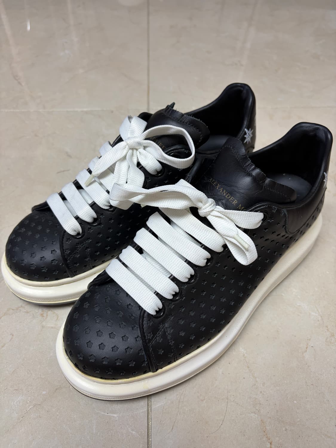 알렉산더 맥퀸 오버솔 스니커즈 블랙 상품이미지1