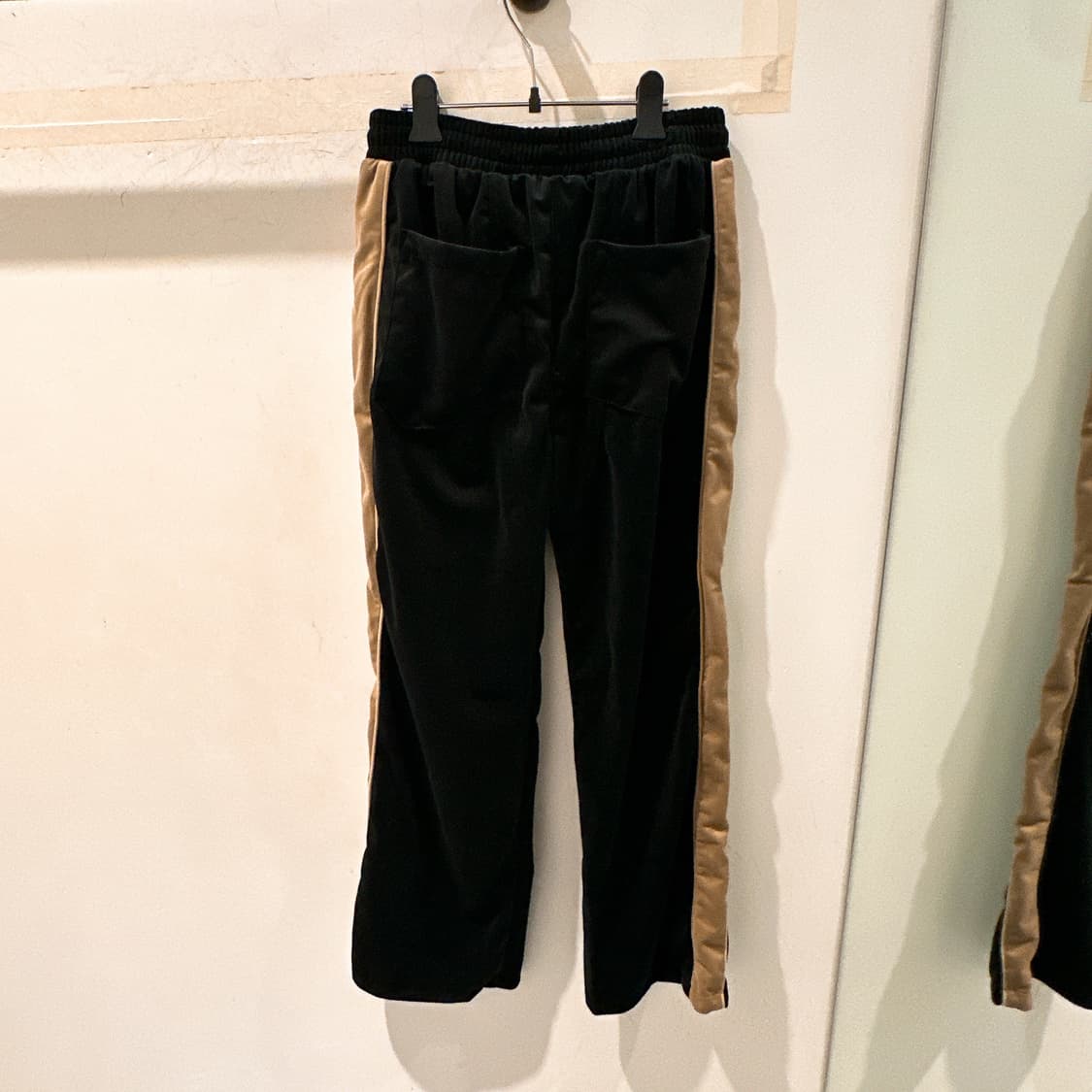 (정품/새상품) RHUDE 루드 남성 블랙 벨벳 트랙팬츠 상품이미지3
