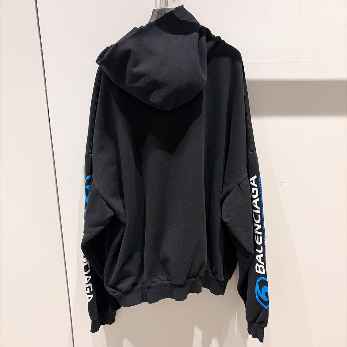 (정품/새상품) 발렌시아가 유니섹스 블랙 서퍼 로고 후드 티셔츠 상품이미지3
