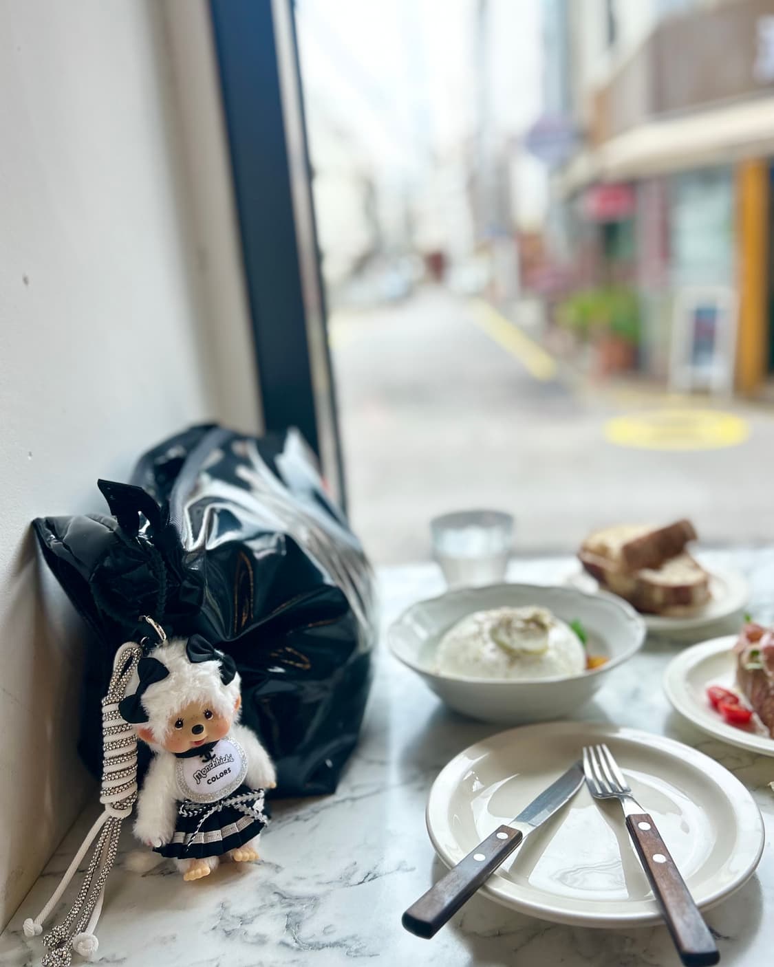 (19)정품몬치치🖤🤍 화이트 블랙리본 커스텀키링 상품이미지7