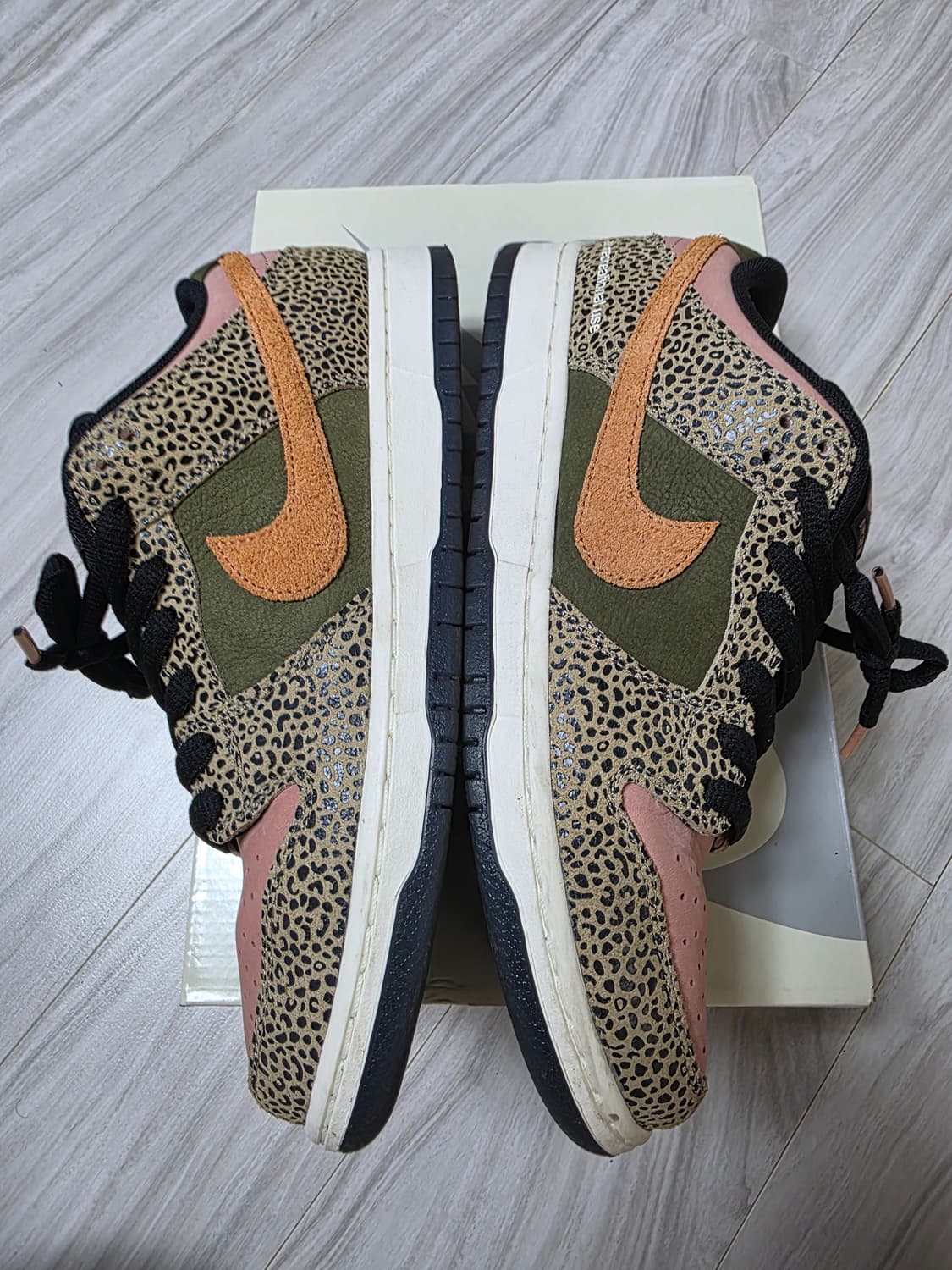 [275] 나이키 x 아츠렉 스케이트 샵 sb 덩크로우 프로 핑크앤그린 상품이미지8