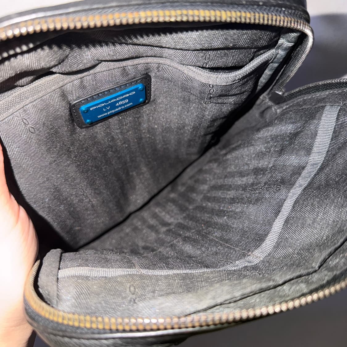 PIQUADRO 피콰도르 남성 레더 크로스백 상품이미지3