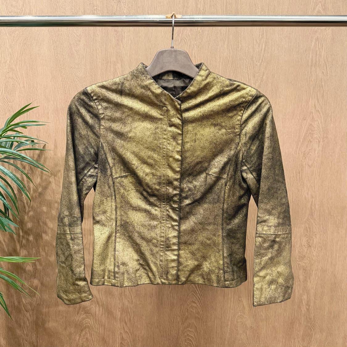 비씨비지 막스아즈리아 레더 자켓 골드 메탈릭 코팅 디테일 슬림핏 골드 상품이미지1