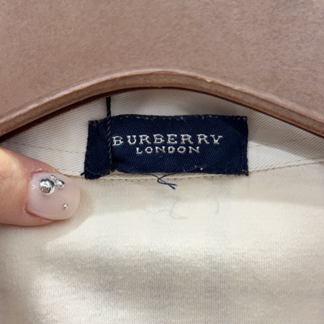 버버리 런던 노바체크 패턴 반팔 카라 티셔츠 기사 자수 베이지 상품이미지7