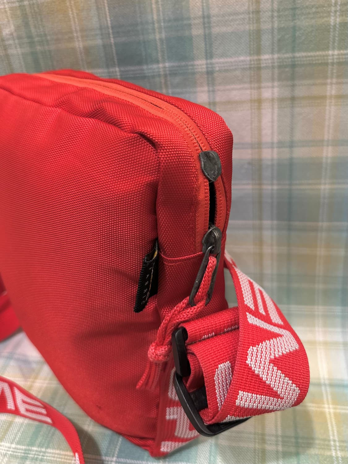 Supreme Red Mini Cross Bag 상품이미지3