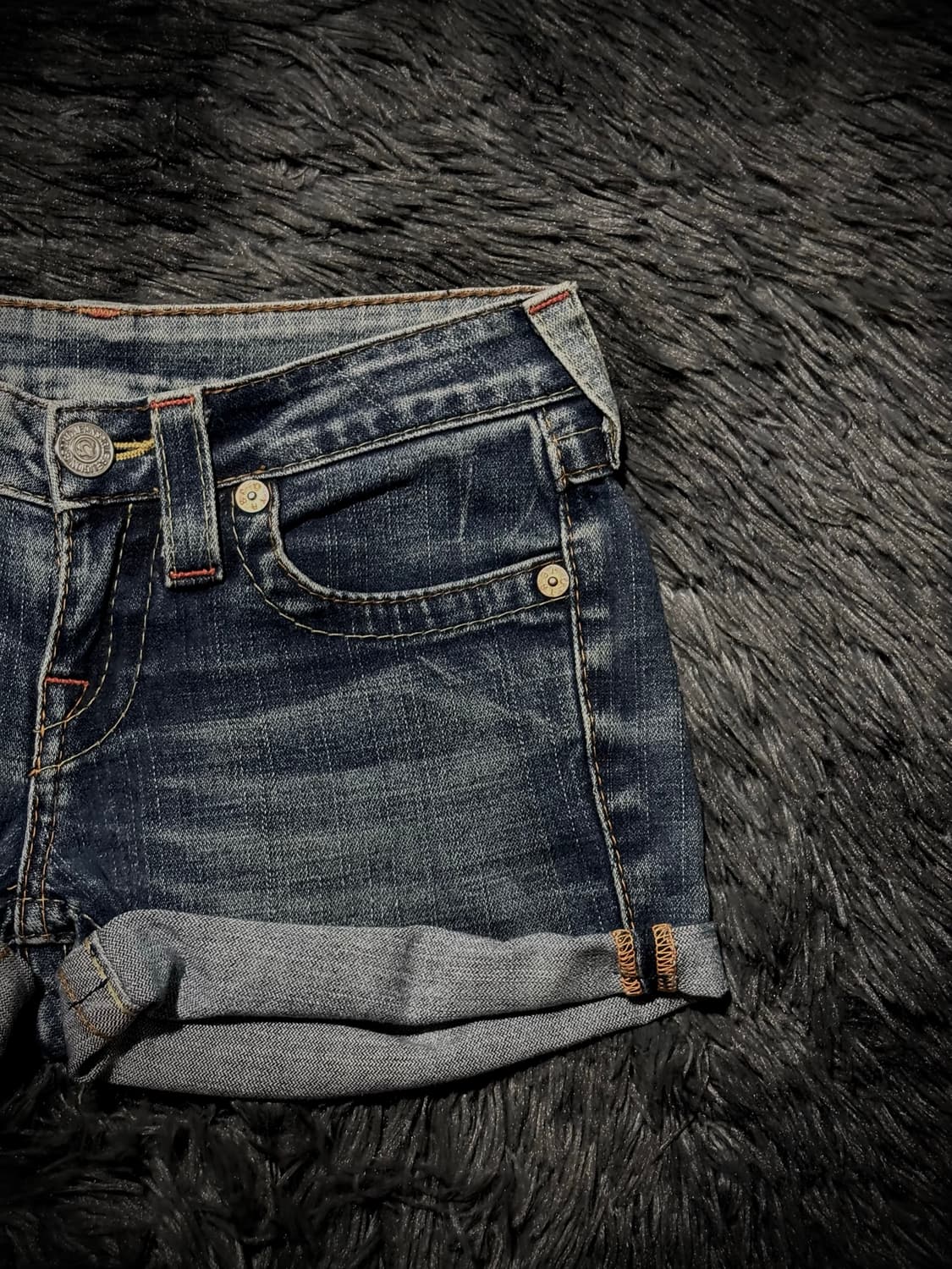 True Religion 포켓 스티치 디테일 워싱 데님 숏팬츠 상품이미지4
