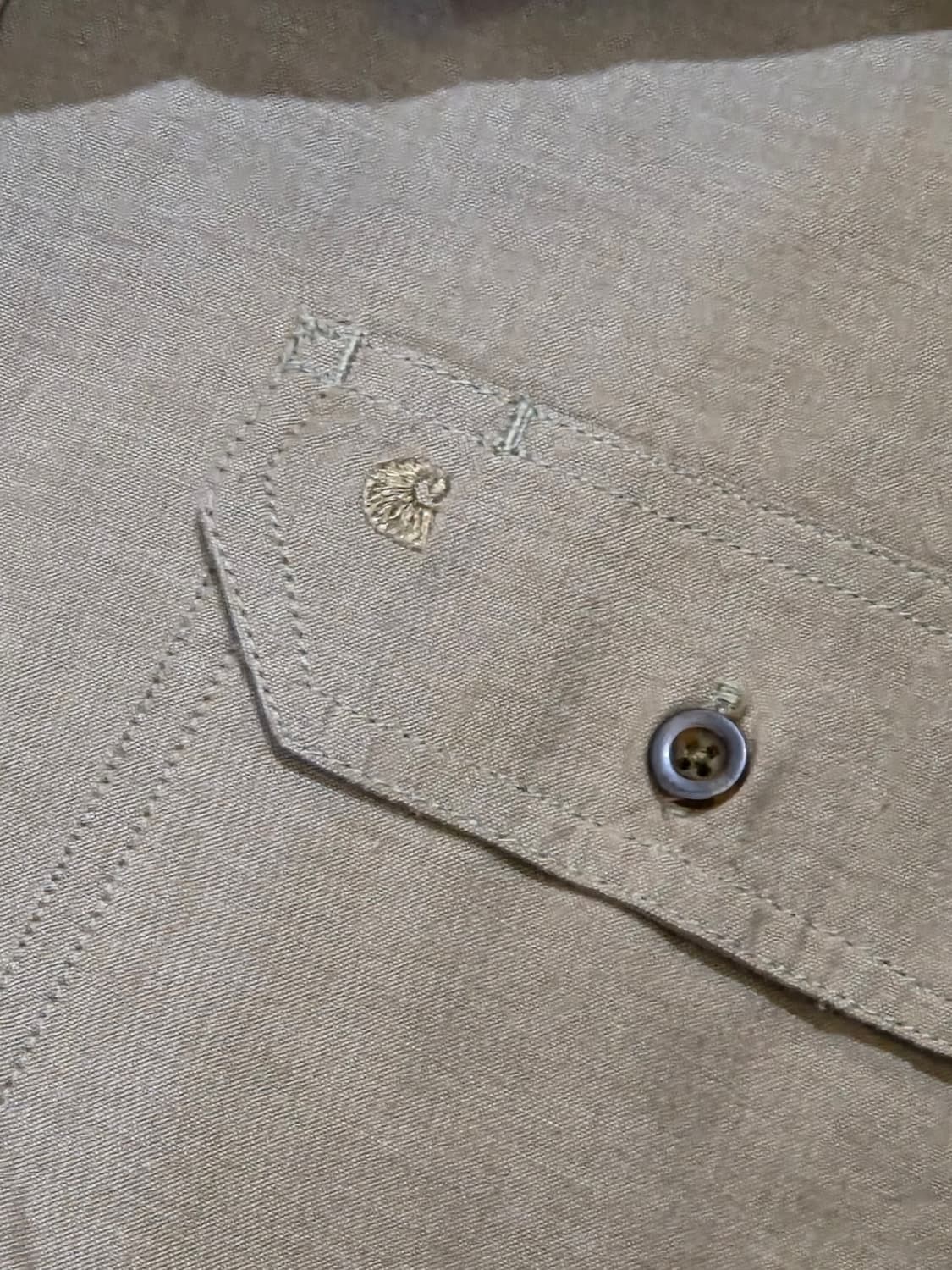 칼하트 베이지 반팔셔츠 상품이미지3