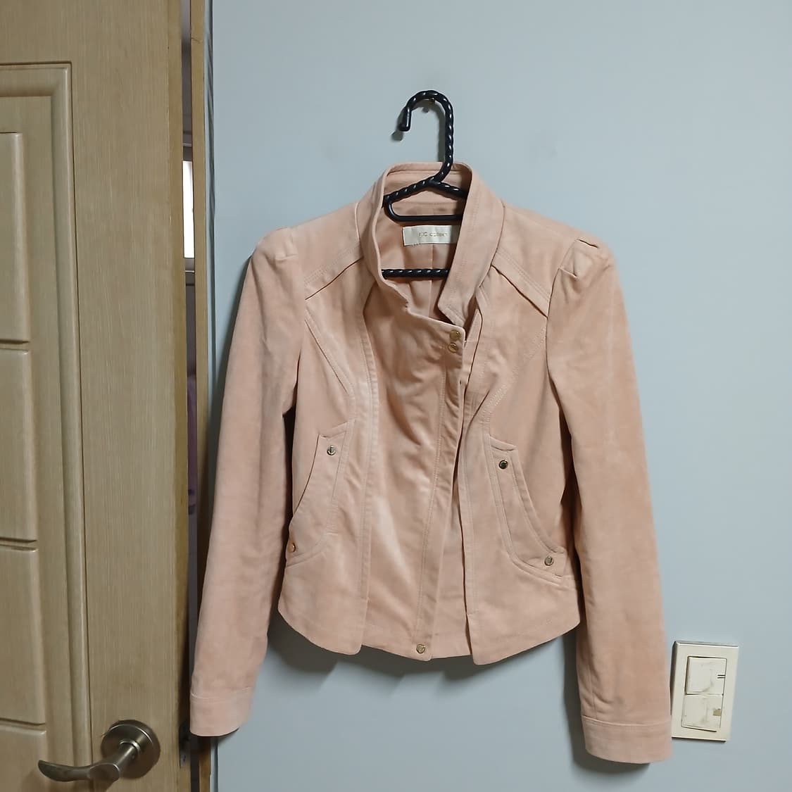 씨씨컬렉트 여성85 크롭 자켓 상품이미지1