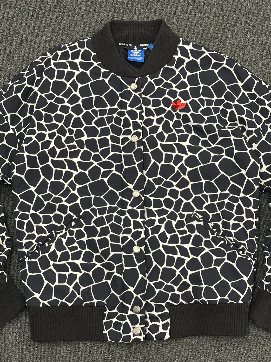 85)아디다스 빈티지 Animal 프린팅 봄버 자켓 상품이미지5