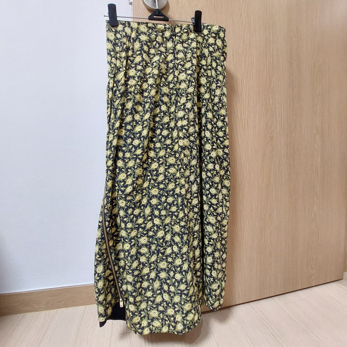 Burberry Zip Detailed Floral Midi Skirt 상품이미지4