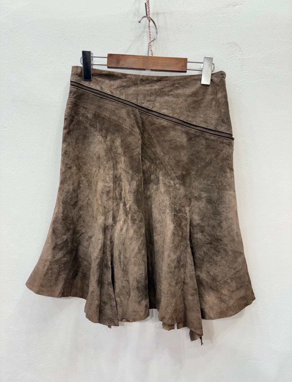 돈피 언발 미디 스커트 상품이미지3
